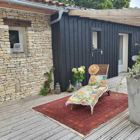 Du Bois De Ecureuils Saint-Laurent-de-la-Pree